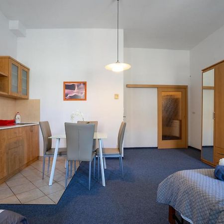 Studio Wellnerova 3 Apartment Olomouc Bagian luar foto