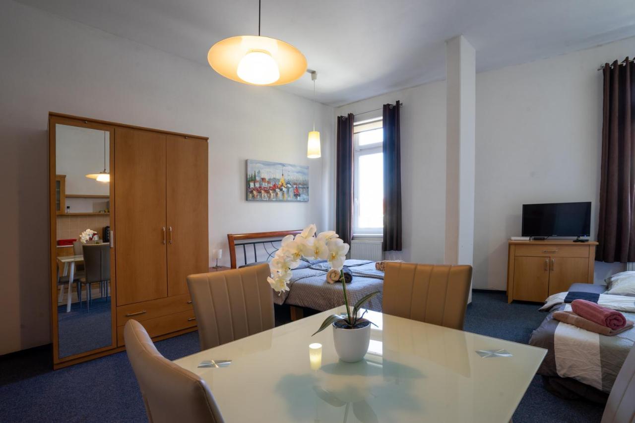 Studio Wellnerova 3 Apartment Olomouc Bagian luar foto